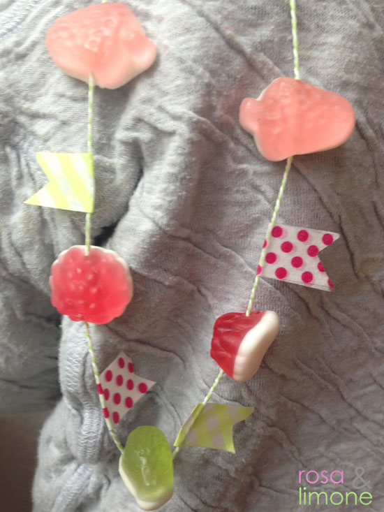 Kindergeburtstagskette-mit-Gummibärchen-rosa&limone