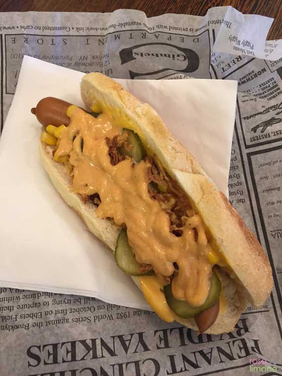 Hot-Dogs-Zeitungspapier