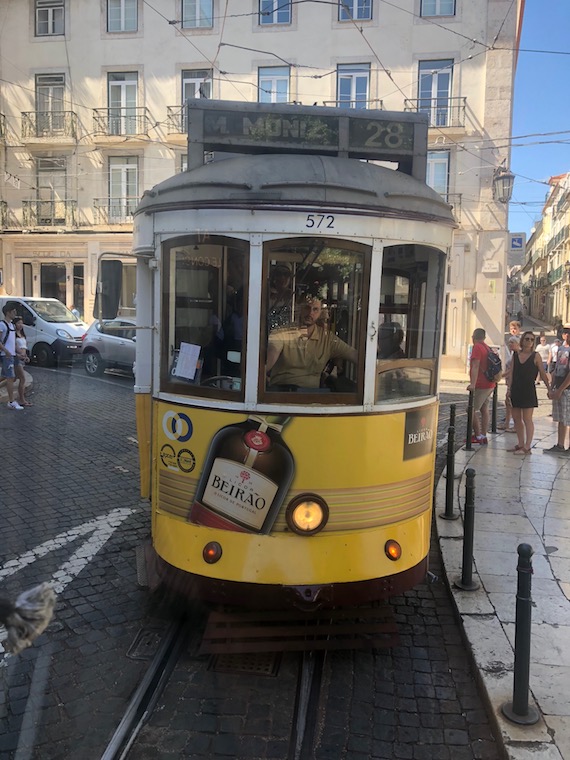 Kurztrip_Lissabon-Geheimtipps_Strassenbahn